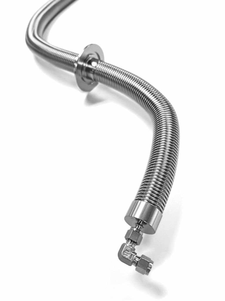 thermally insulated vacuum jacketed hose feedthrough for vacuum chambers